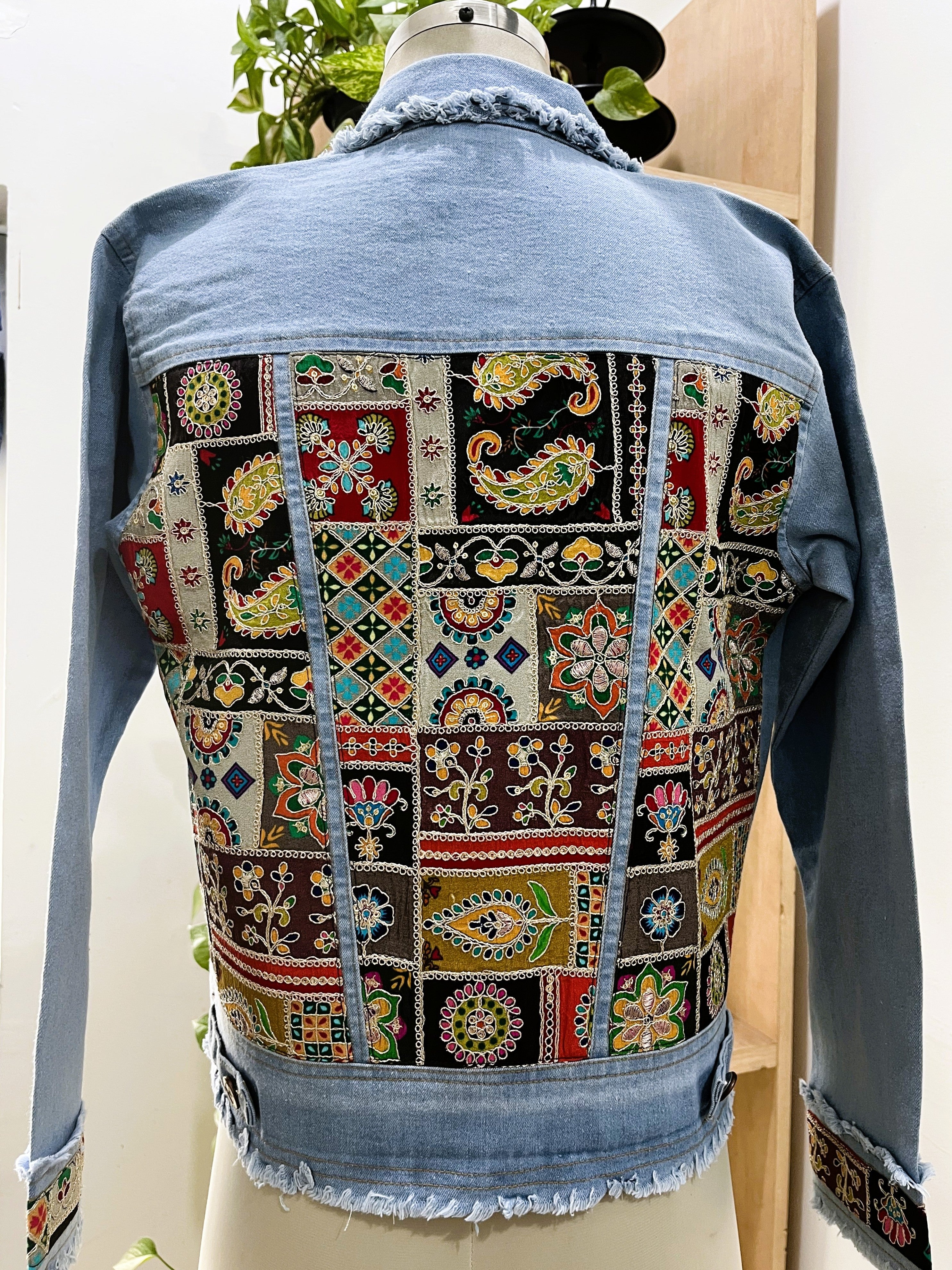 DENIM SHIRT JACKET - SIZE SMALL